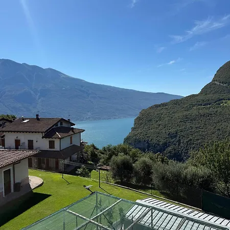 Casa Del Borgo Pregasio Garden And View By Gardadomusmea Tremosine