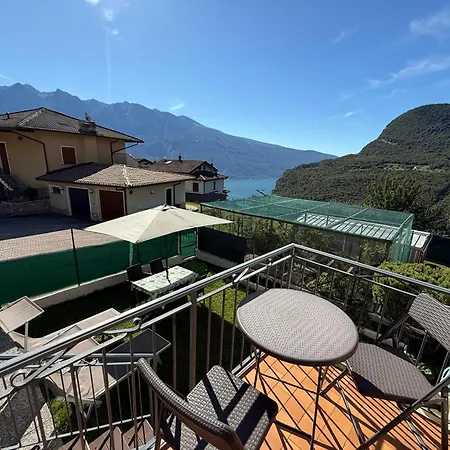 Casa Del Borgo Pregasio Garden And View By Gardadomusmea Casa de Férias *