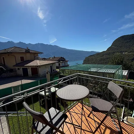 Casa Del Borgo Pregasio Garden And View By Gardadomusmea Ferienhaus *