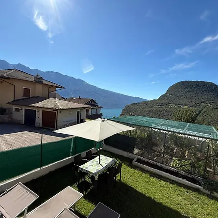 Casa Del Borgo Pregasio Garden And View By Gardadomusmea Ferienhaus Tremosine