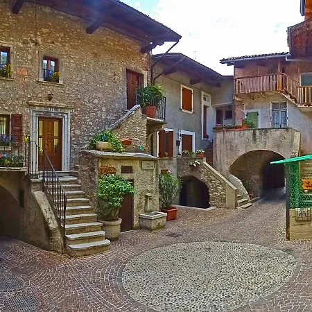 Casa Del Borgo Pregasio Garden And View By Gardadomusmea Ferienhaus