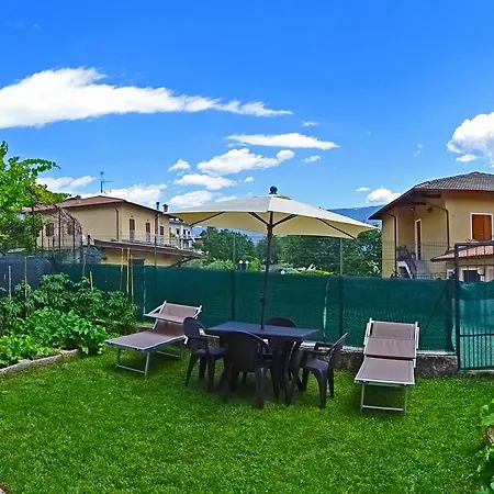 Casa Del Borgo Pregasio Garden And View By Gardadomusmea Ferienhaus
