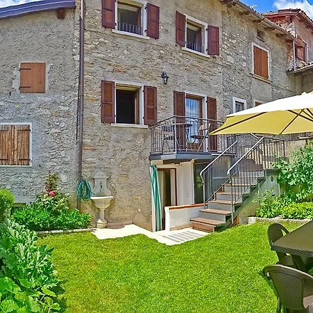 펜션 Casa Del Borgo Pregasio Garden And View By Gardadomusmea *