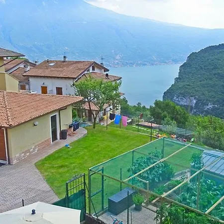 Casa Del Borgo Pregasio Garden And View By Gardadomusmea 펜션 *
